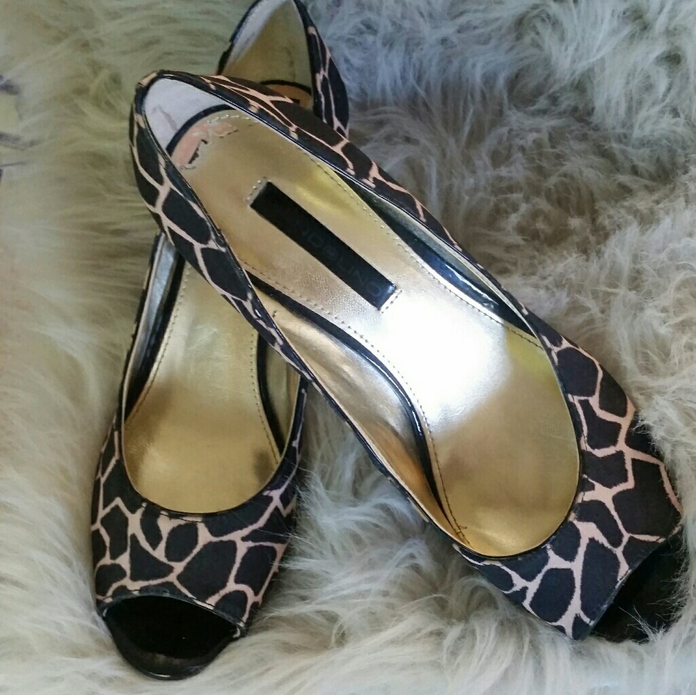 peep toe shoe